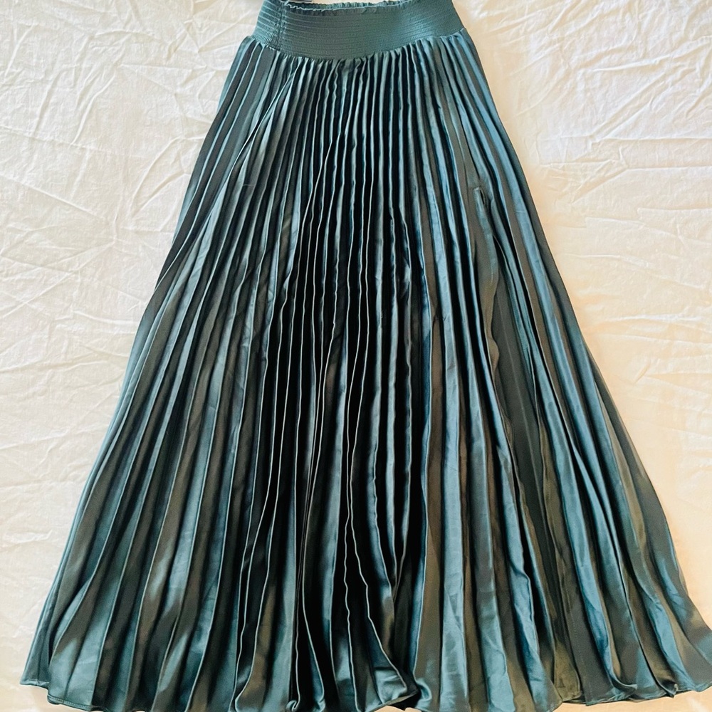 Elegant Green Pleated Skirt